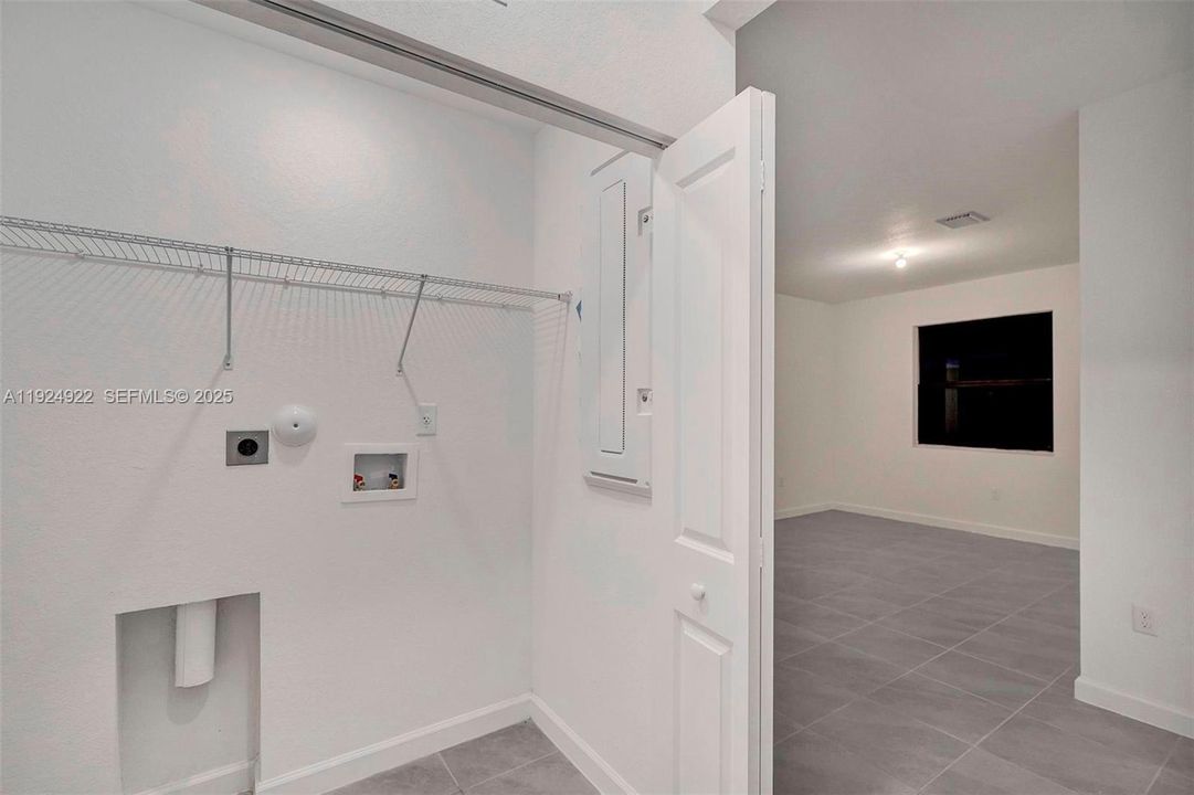 For Rent: $3,600 (4 beds, 2 baths, 1833 Square Feet)