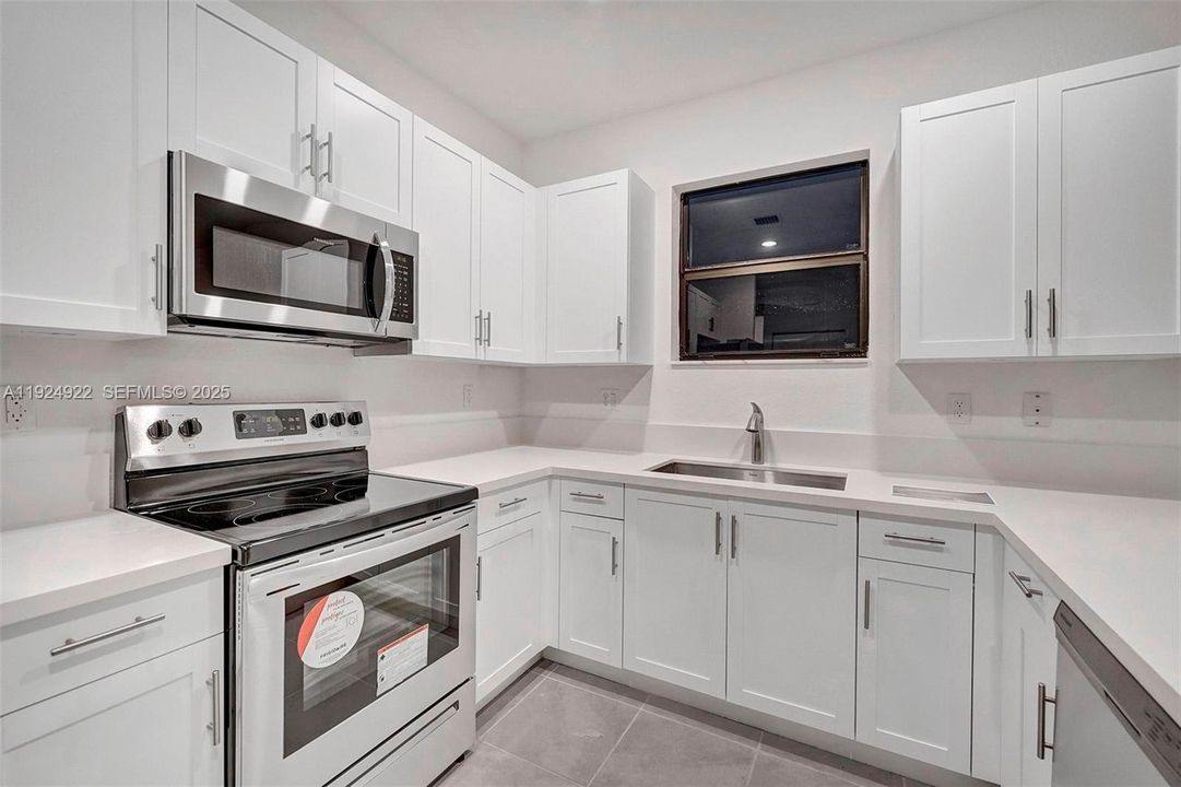 For Rent: $3,600 (4 beds, 2 baths, 1833 Square Feet)