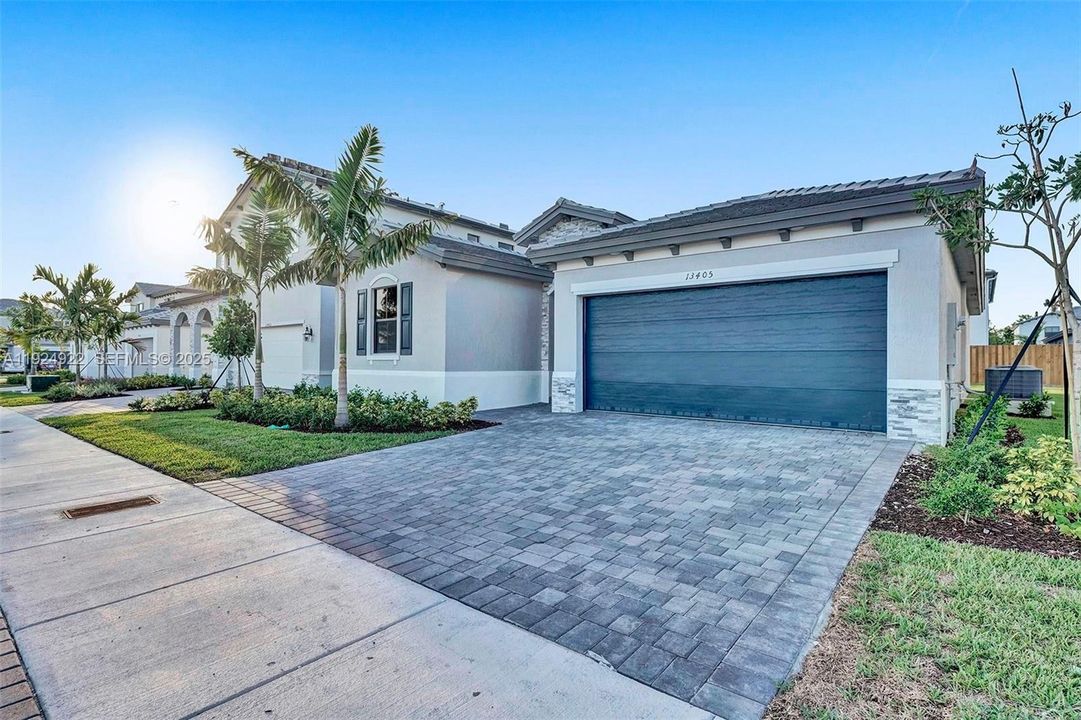 For Rent: $3,600 (4 beds, 2 baths, 1833 Square Feet)