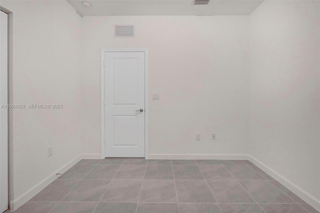 For Rent: $3,600 (4 beds, 2 baths, 1833 Square Feet)