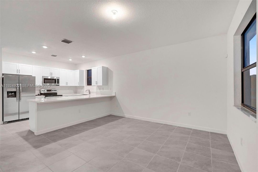 For Rent: $3,600 (4 beds, 2 baths, 1833 Square Feet)