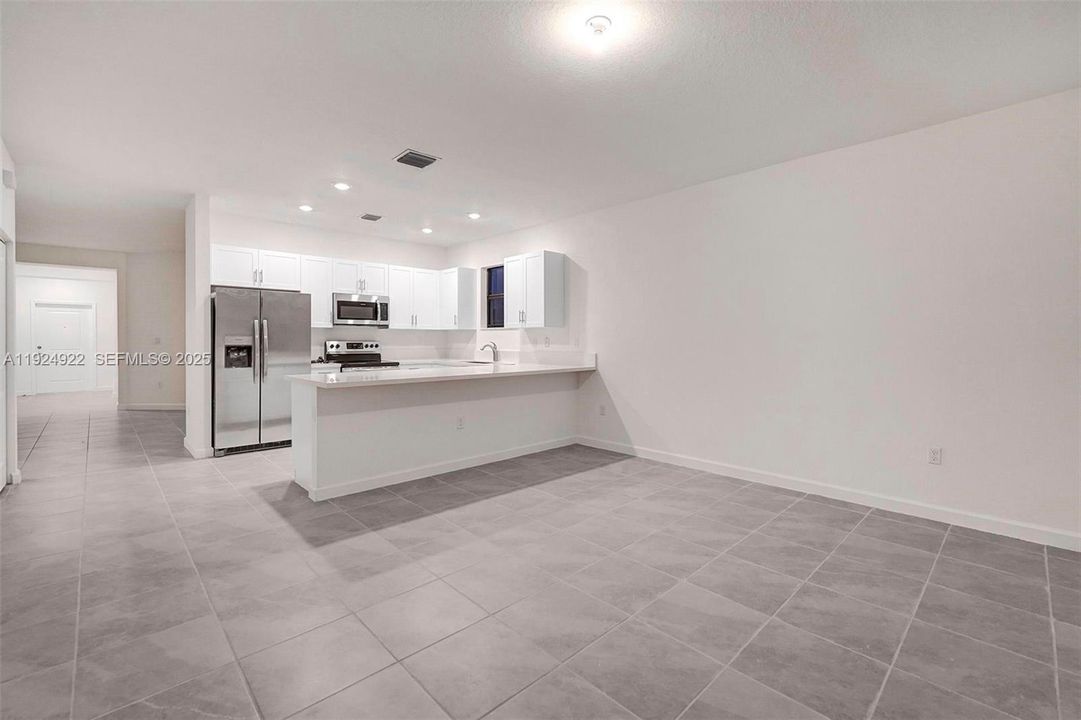 For Rent: $3,600 (4 beds, 2 baths, 1833 Square Feet)