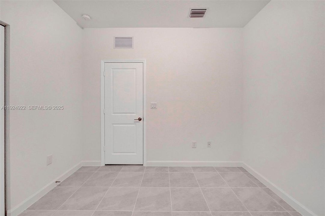 For Rent: $3,600 (4 beds, 2 baths, 1833 Square Feet)