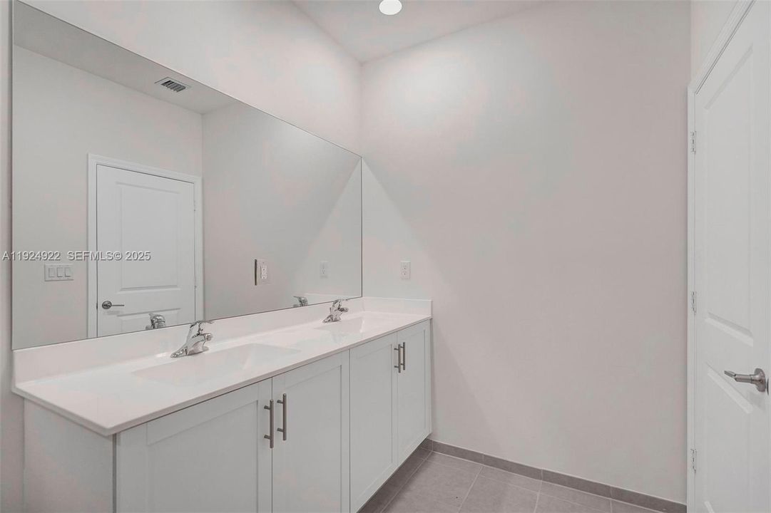 For Rent: $3,600 (4 beds, 2 baths, 1833 Square Feet)