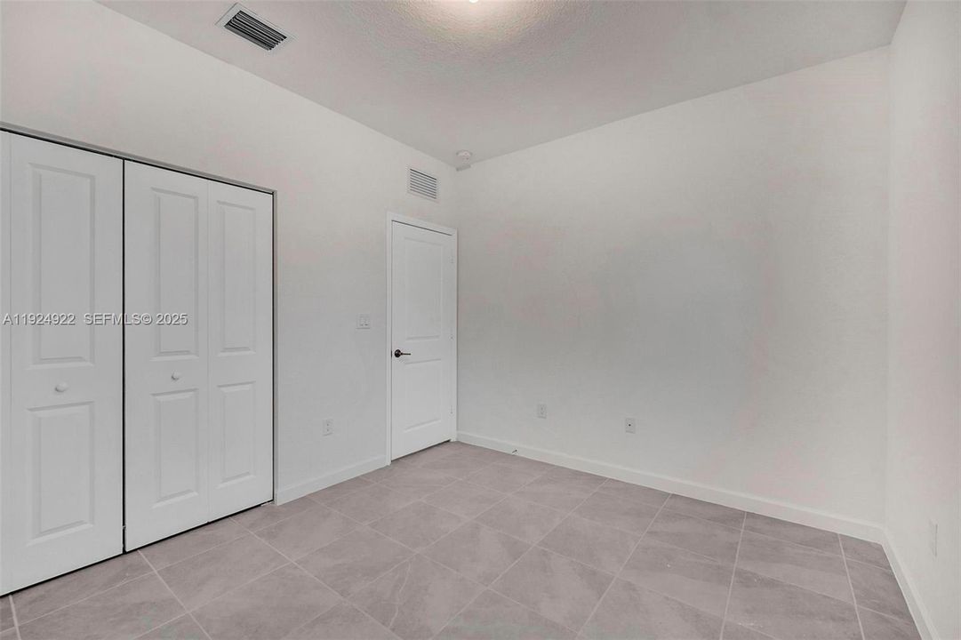 For Rent: $3,600 (4 beds, 2 baths, 1833 Square Feet)