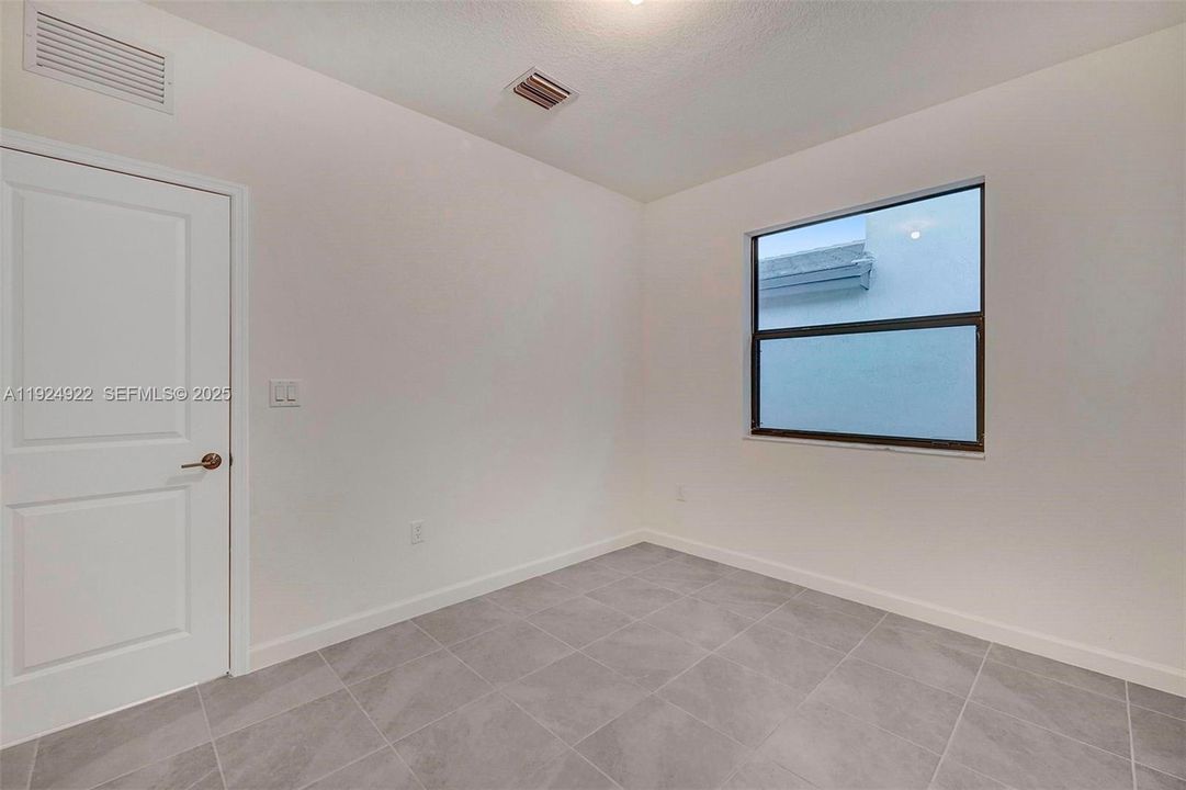 For Rent: $3,600 (4 beds, 2 baths, 1833 Square Feet)