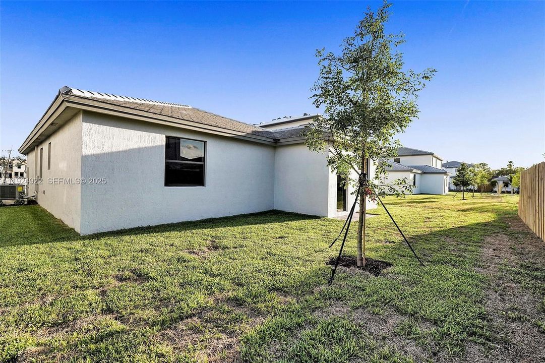 For Rent: $3,600 (4 beds, 2 baths, 1833 Square Feet)