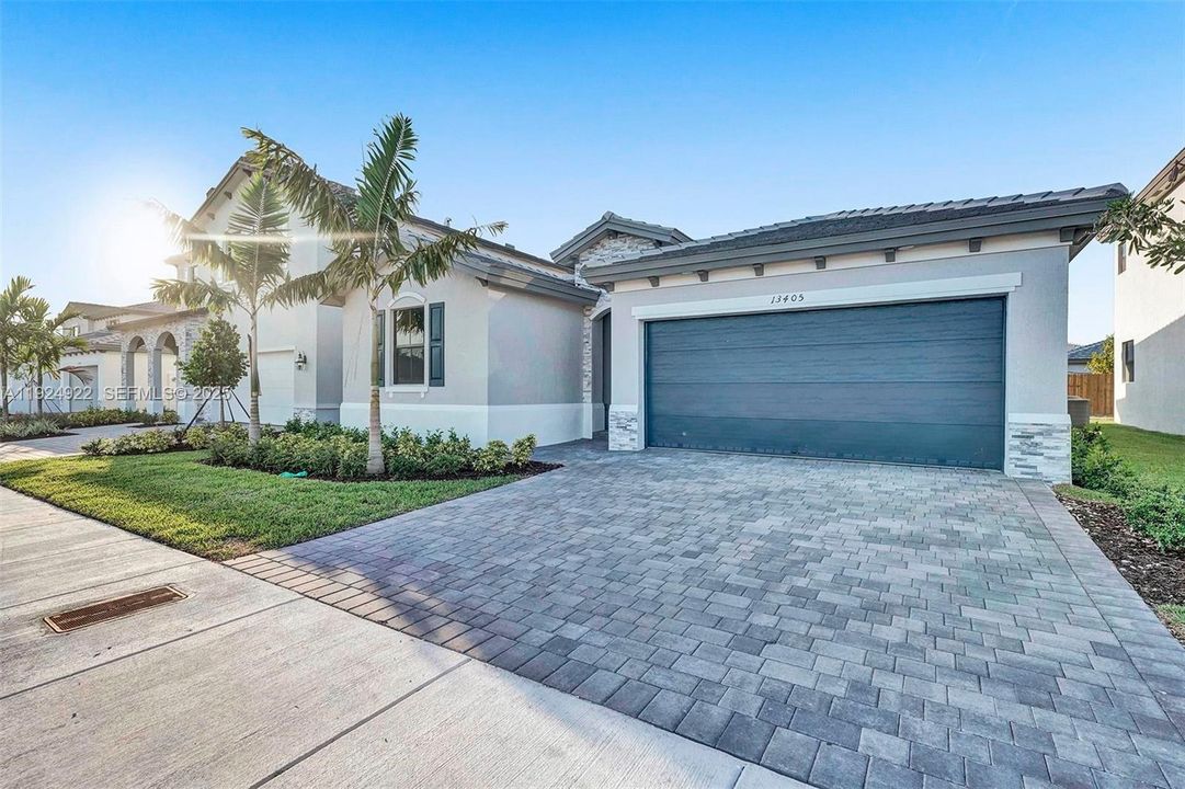 For Rent: $3,600 (4 beds, 2 baths, 1833 Square Feet)