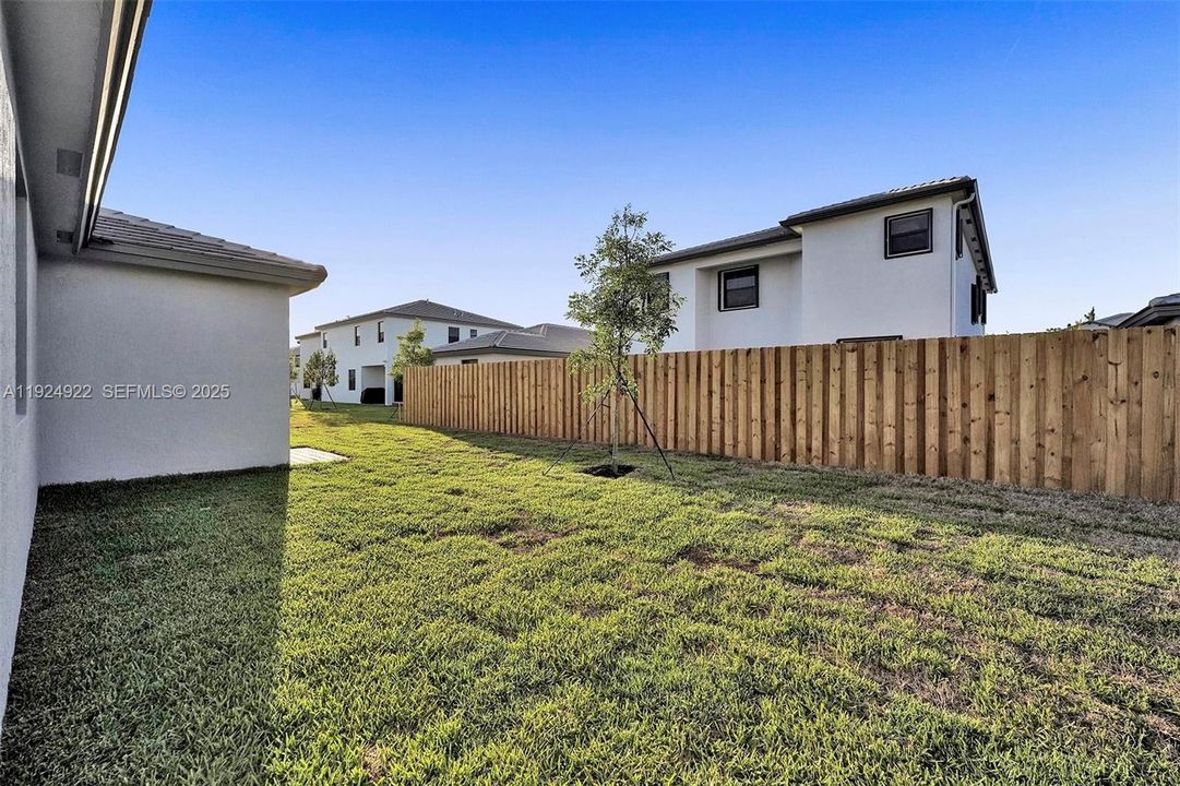 For Rent: $3,600 (4 beds, 2 baths, 1833 Square Feet)