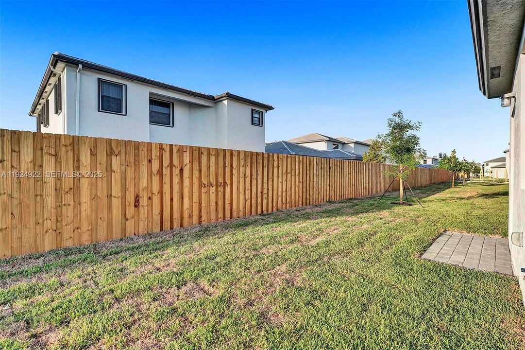 For Rent: $3,600 (4 beds, 2 baths, 1833 Square Feet)