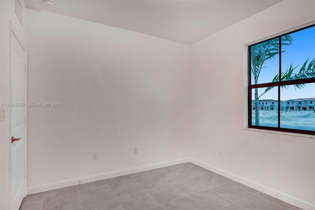 For Rent: $3,600 (4 beds, 2 baths, 1833 Square Feet)