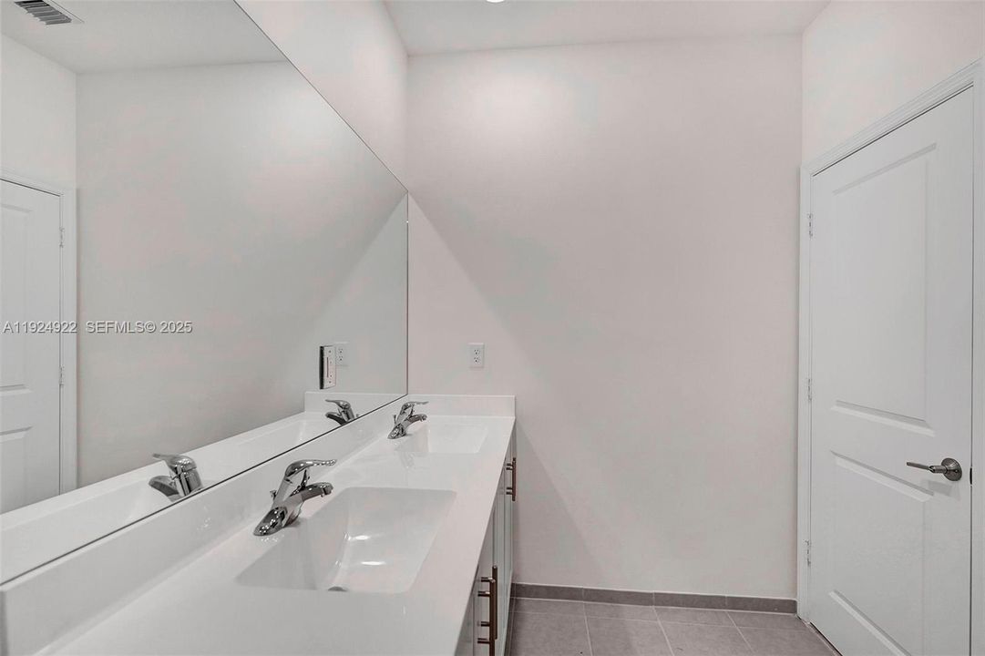 For Rent: $3,600 (4 beds, 2 baths, 1833 Square Feet)