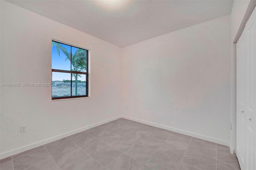 For Rent: $3,600 (4 beds, 2 baths, 1833 Square Feet)