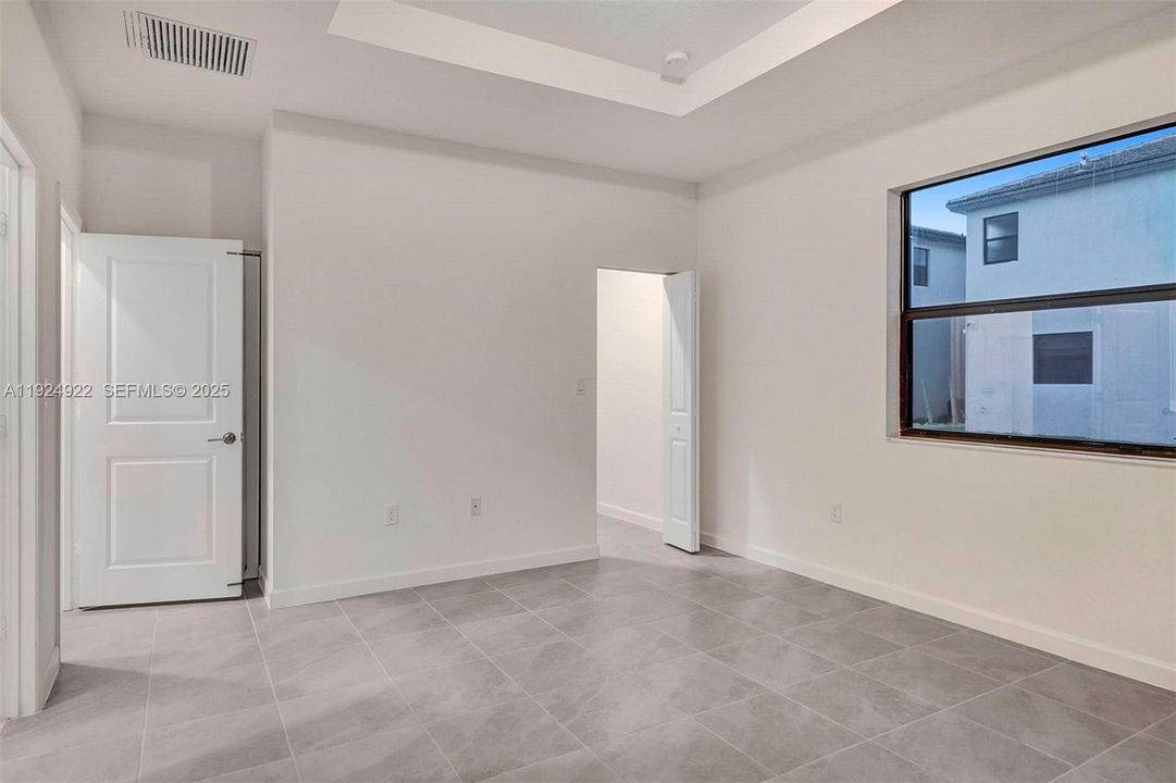 For Rent: $3,600 (4 beds, 2 baths, 1833 Square Feet)