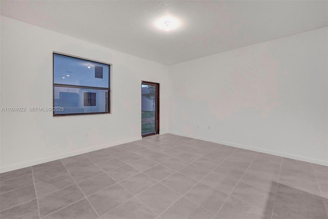 For Rent: $3,600 (4 beds, 2 baths, 1833 Square Feet)