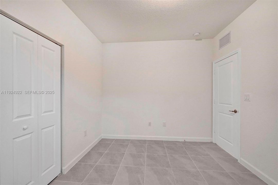 For Rent: $3,600 (4 beds, 2 baths, 1833 Square Feet)