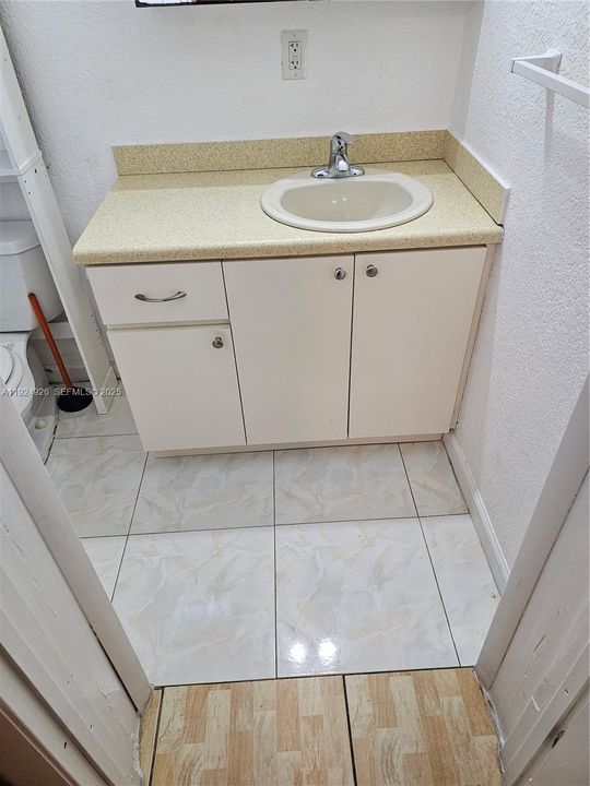 For Rent: $1,500 (1 beds, 1 baths, 1383 Square Feet)