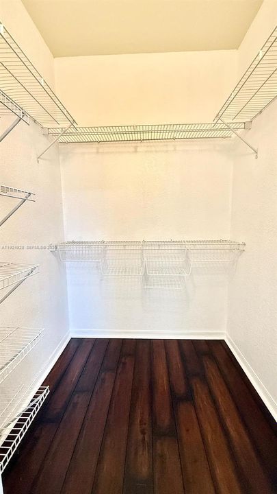 For Rent: $2,200 (1 beds, 1 baths, 846 Square Feet)