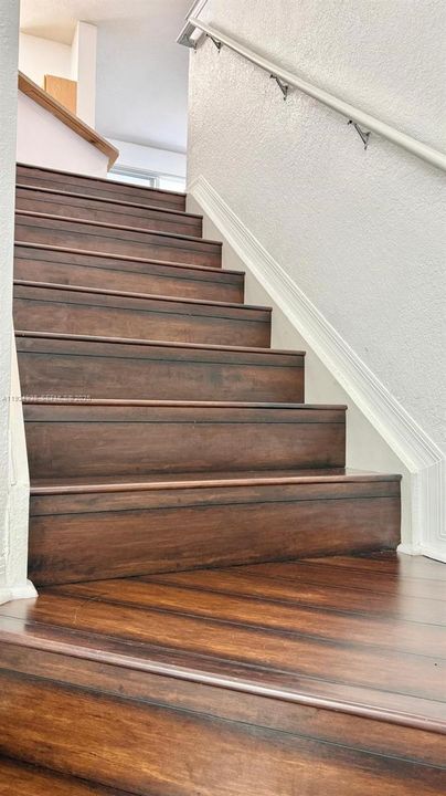 For Rent: $2,200 (1 beds, 1 baths, 846 Square Feet)