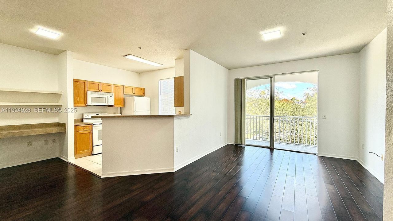 For Rent: $2,200 (1 beds, 1 baths, 846 Square Feet)