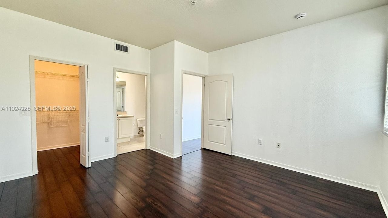 For Rent: $2,200 (1 beds, 1 baths, 846 Square Feet)