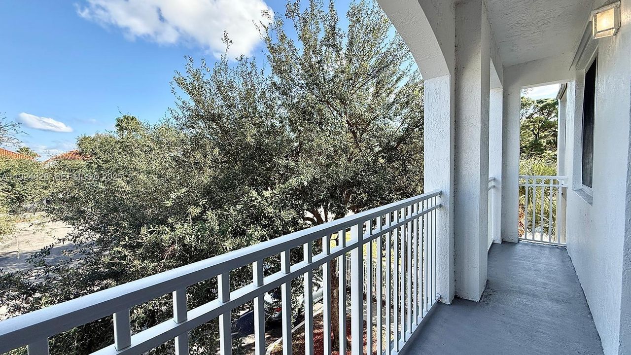 For Rent: $2,200 (1 beds, 1 baths, 846 Square Feet)