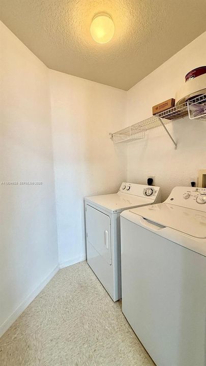 For Rent: $2,200 (1 beds, 1 baths, 846 Square Feet)
