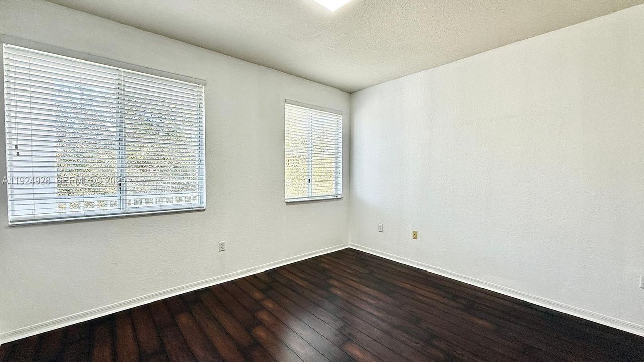 For Rent: $2,200 (1 beds, 1 baths, 846 Square Feet)