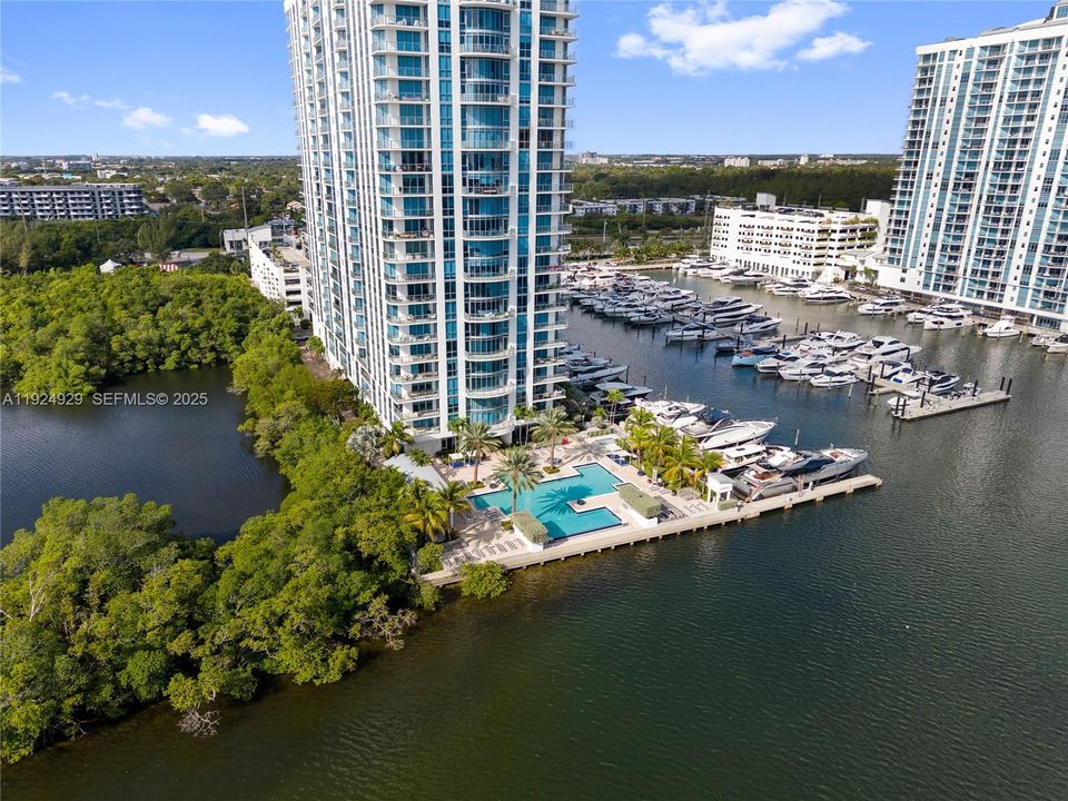 En Venta: $1,450,000 (2 camas, 2 baños, 1958 Pies cuadrados)