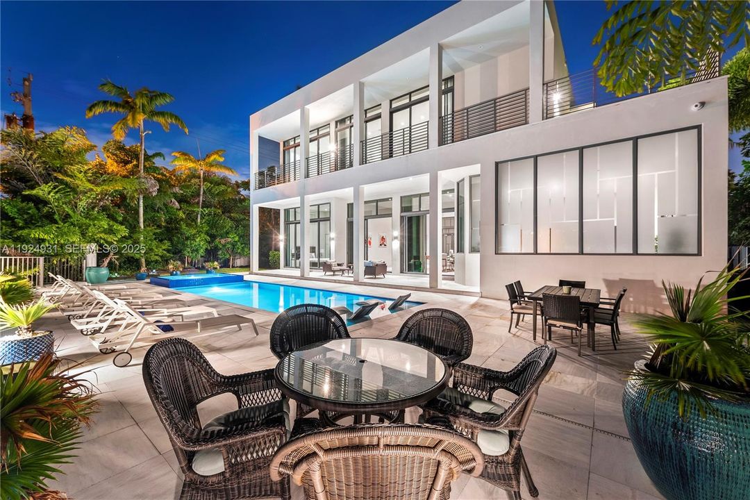 For Sale: $4,700,000 (5 beds, 5 baths, 4380 Square Feet)