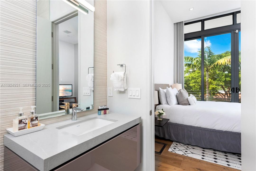 For Sale: $4,700,000 (5 beds, 5 baths, 4380 Square Feet)