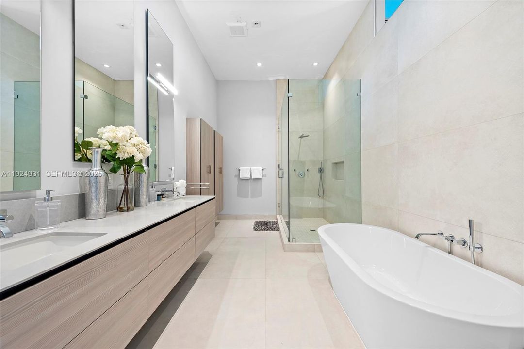 For Sale: $4,700,000 (5 beds, 5 baths, 4380 Square Feet)