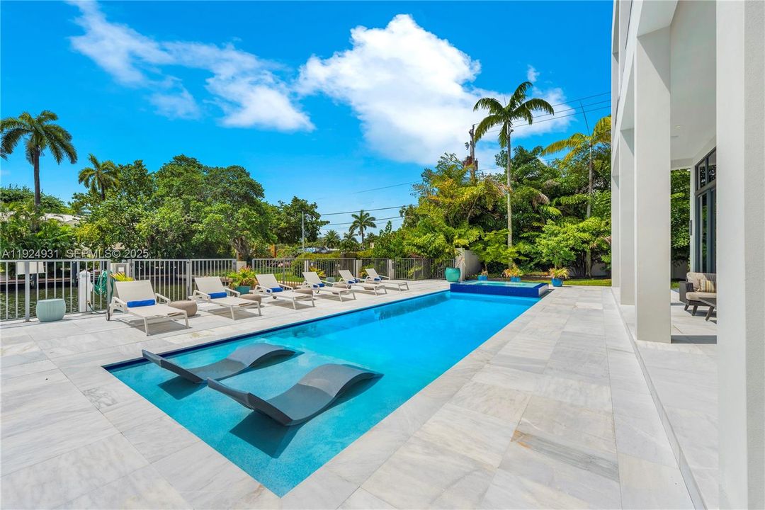 For Sale: $4,700,000 (5 beds, 5 baths, 4380 Square Feet)