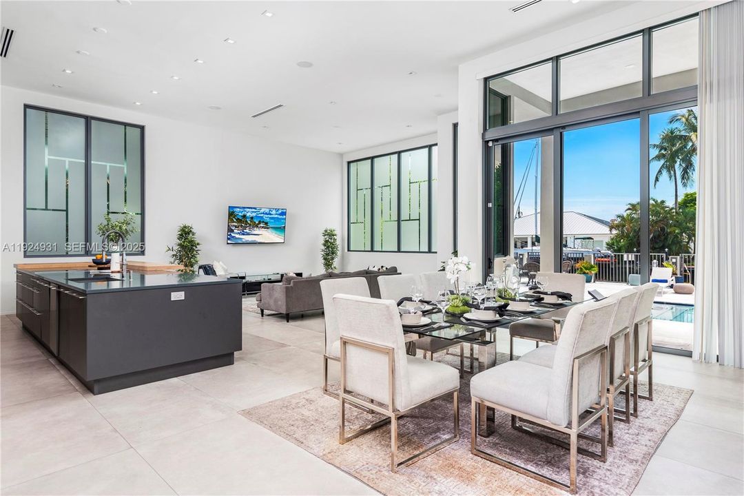 For Sale: $4,700,000 (5 beds, 5 baths, 4380 Square Feet)