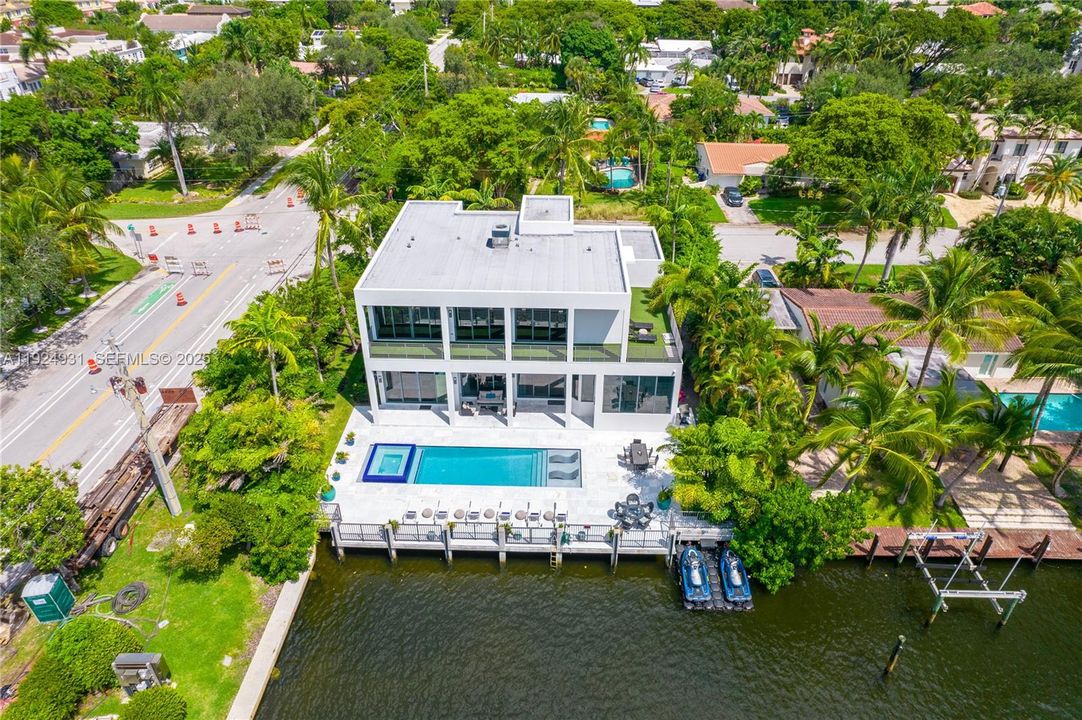 For Sale: $4,700,000 (5 beds, 5 baths, 4380 Square Feet)