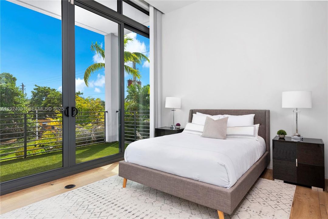 For Sale: $4,700,000 (5 beds, 5 baths, 4380 Square Feet)