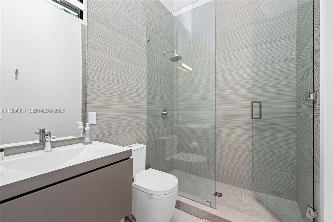 For Sale: $4,700,000 (5 beds, 5 baths, 4380 Square Feet)