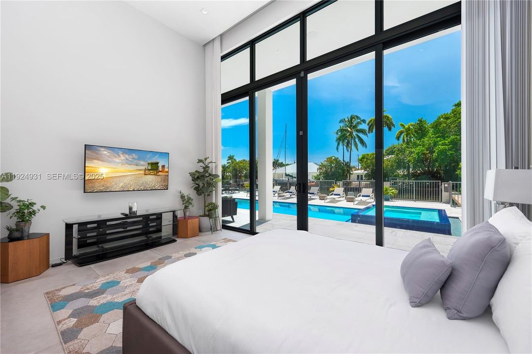 For Sale: $4,700,000 (5 beds, 5 baths, 4380 Square Feet)