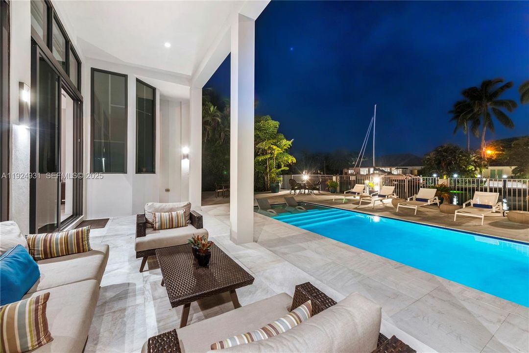 For Sale: $4,700,000 (5 beds, 5 baths, 4380 Square Feet)