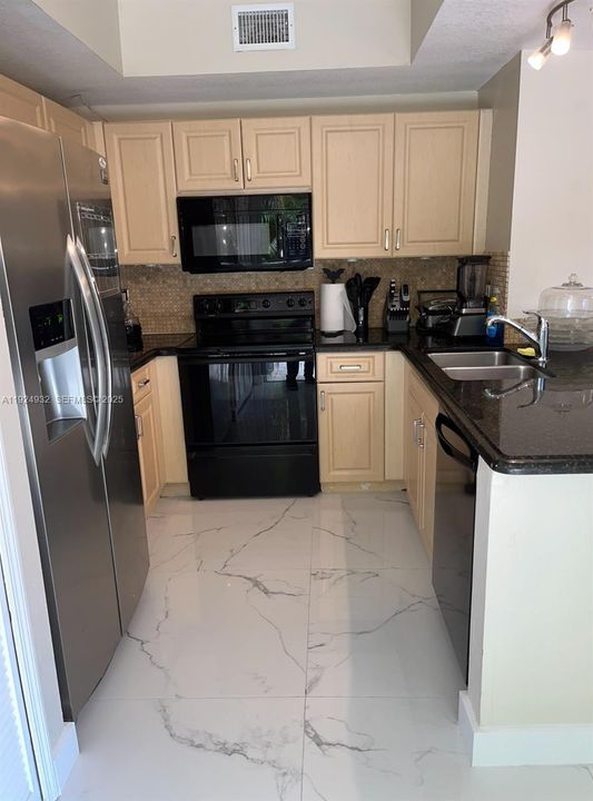 В аренду: $3,200 (4 спален, 3 ванн, 1610 Квадратных фут)