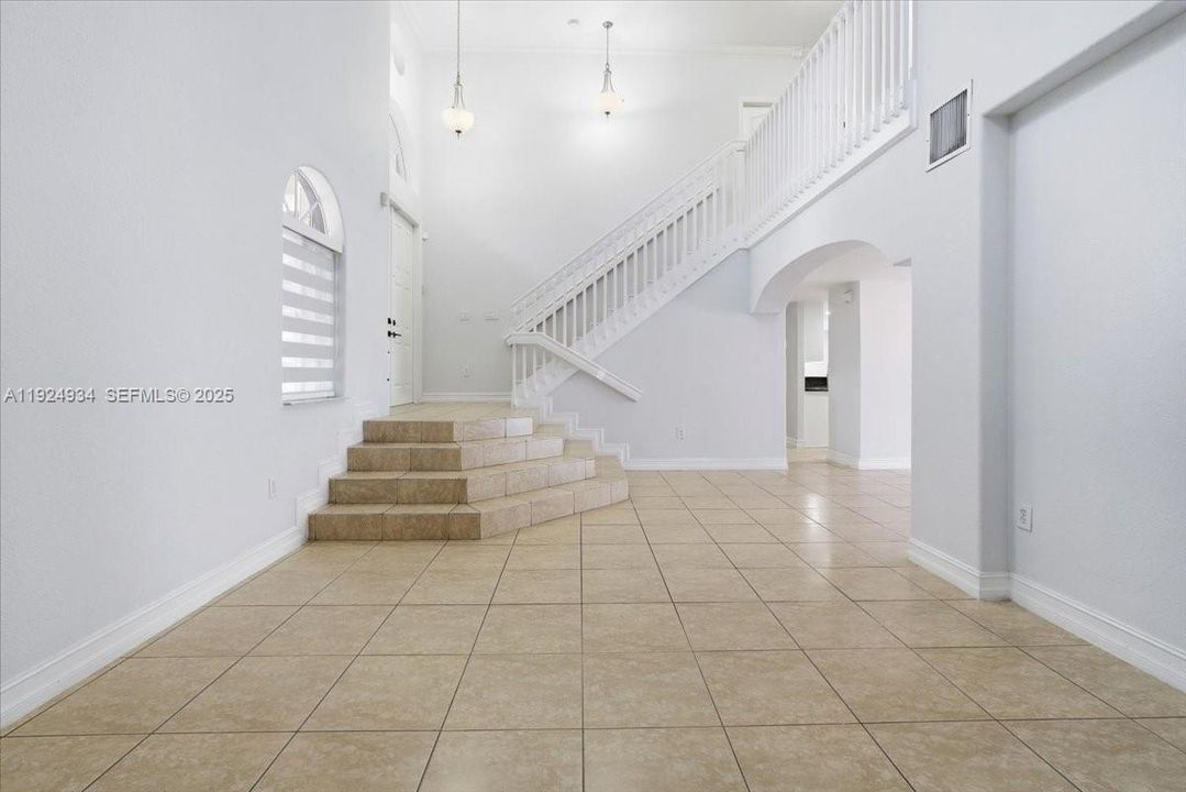 For Rent: $6,500 (4 beds, 3 baths, 2609 Square Feet)