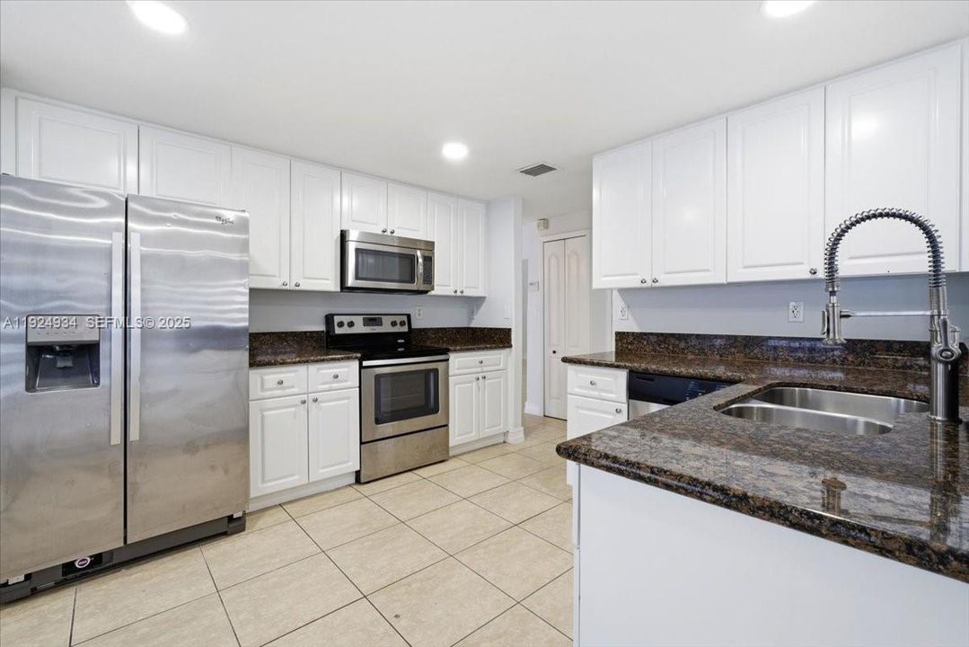 For Rent: $6,500 (4 beds, 3 baths, 2609 Square Feet)