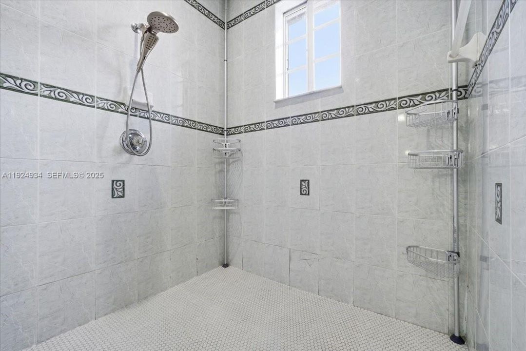 For Rent: $6,500 (4 beds, 3 baths, 2609 Square Feet)