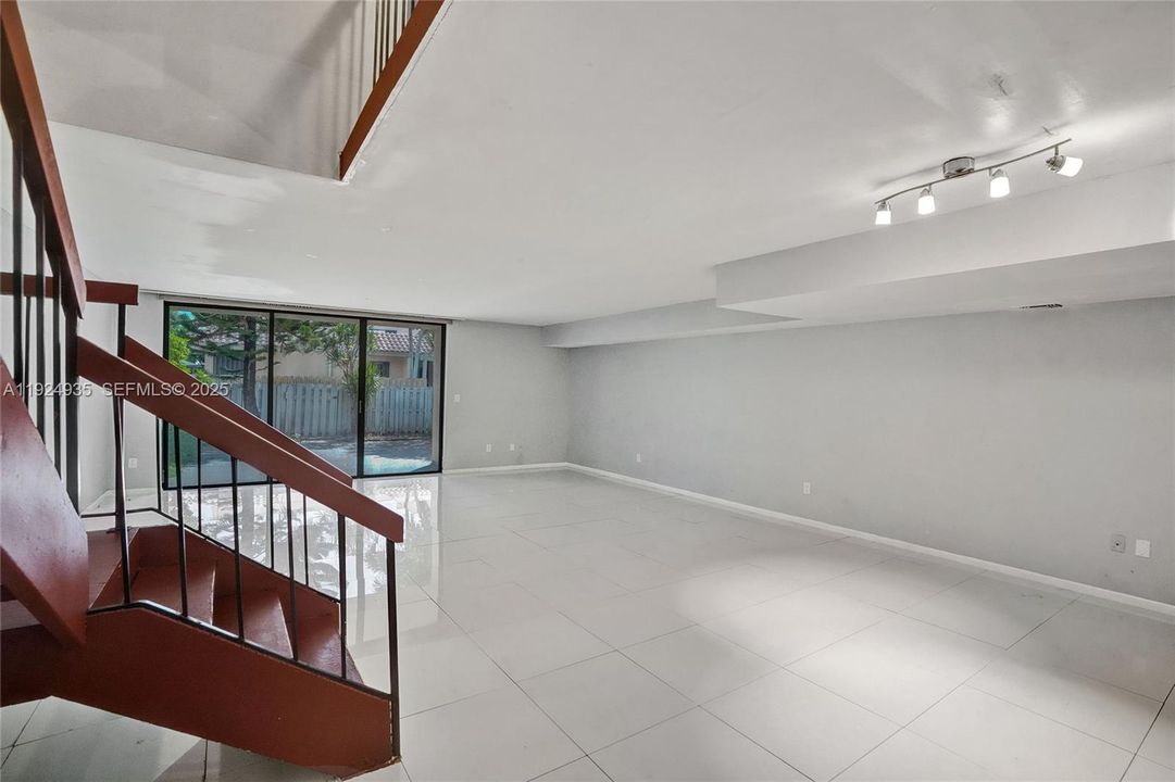 En Venta: $465,000 (3 camas, 2 baños, 2120 Pies cuadrados)