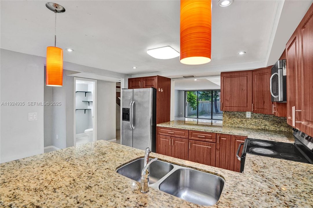 En Venta: $465,000 (3 camas, 2 baños, 2120 Pies cuadrados)