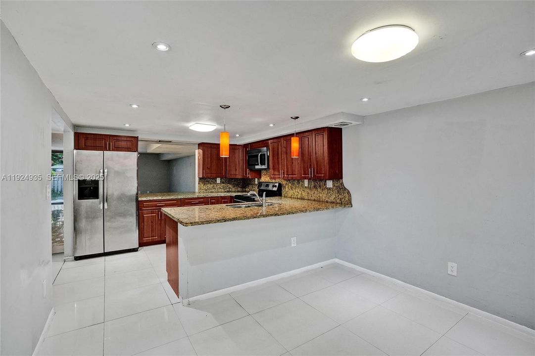 En Venta: $465,000 (3 camas, 2 baños, 2120 Pies cuadrados)