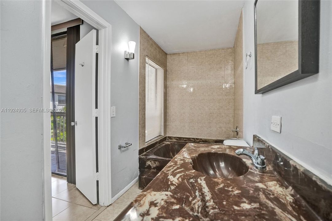 En Venta: $465,000 (3 camas, 2 baños, 2120 Pies cuadrados)