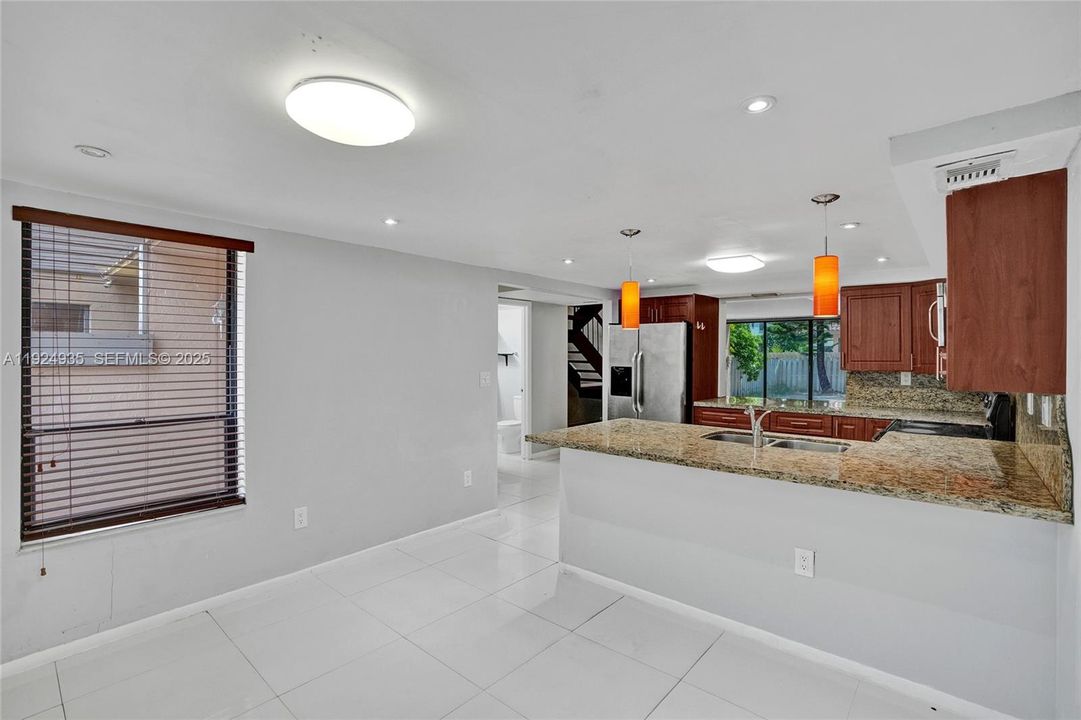 En Venta: $465,000 (3 camas, 2 baños, 2120 Pies cuadrados)