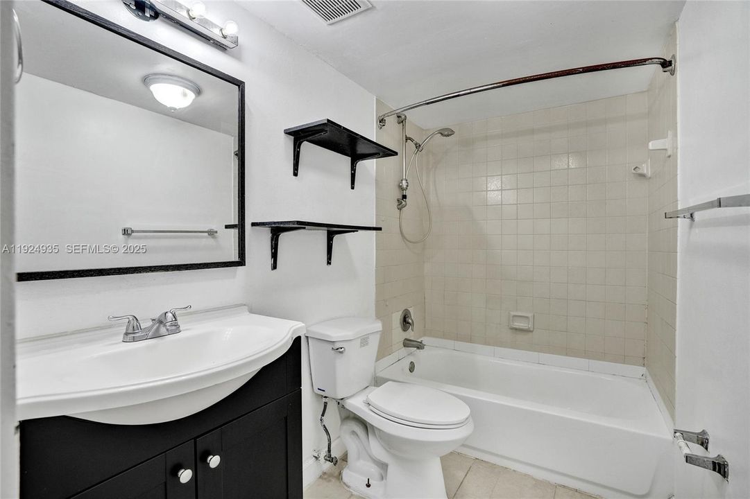 En Venta: $465,000 (3 camas, 2 baños, 2120 Pies cuadrados)