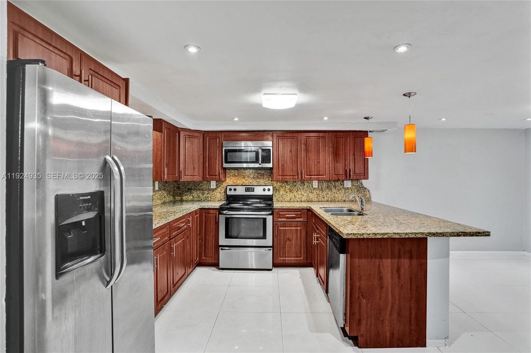 En Venta: $465,000 (3 camas, 2 baños, 2120 Pies cuadrados)